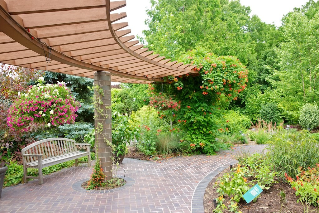 botanical-garden_photo-by-karen-blaha Botanical Garden Scenic Image